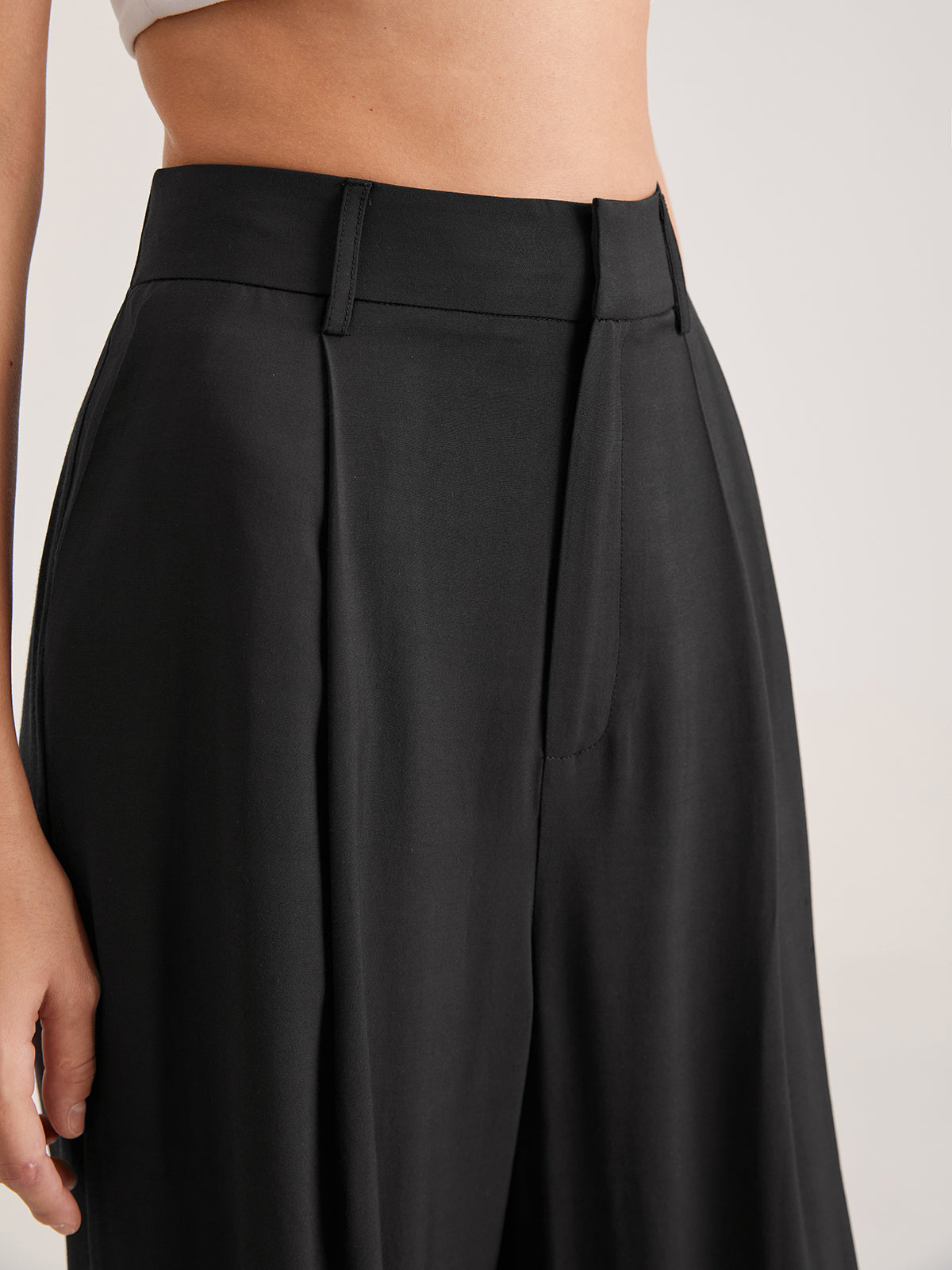 Nadia – High-Waisted Pleated Pants