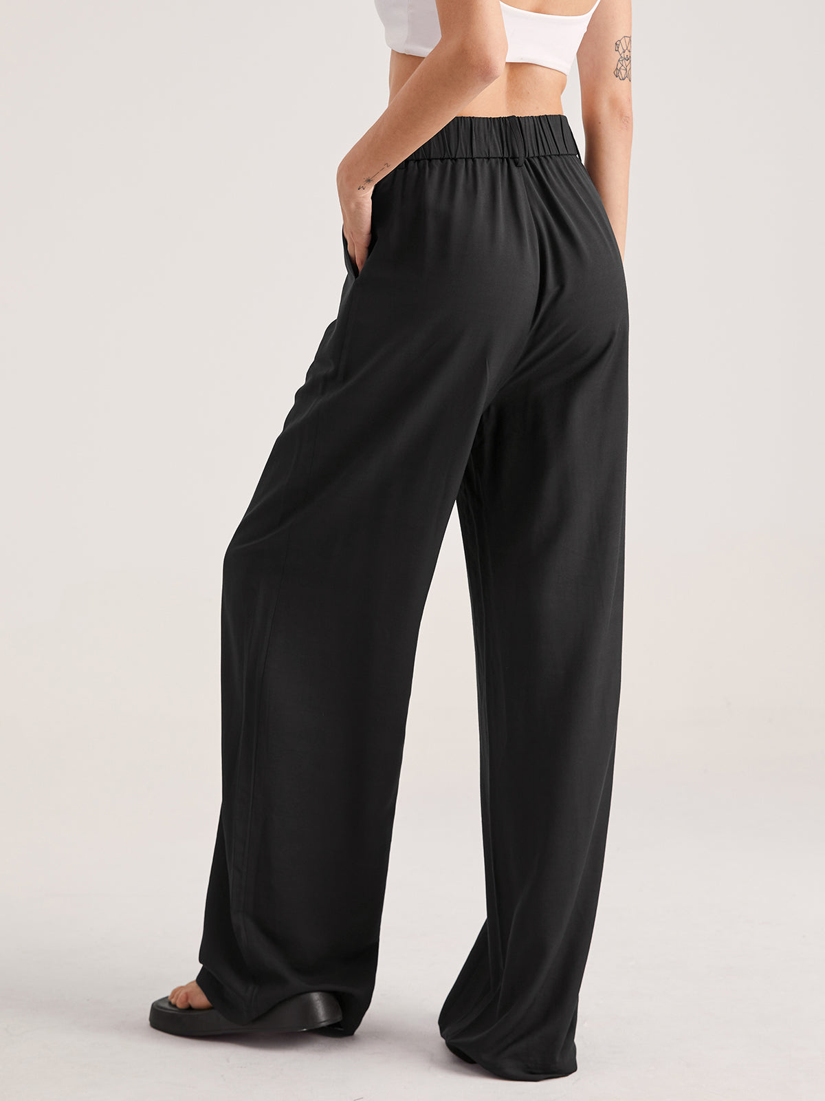 Nadia – High-Waisted Pleated Pants