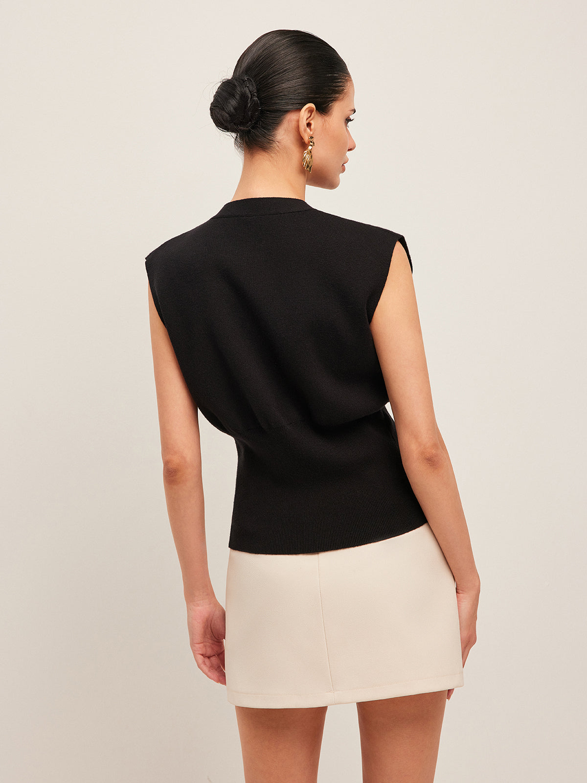 Annalena – V-Neck with Buttons Knit Vest