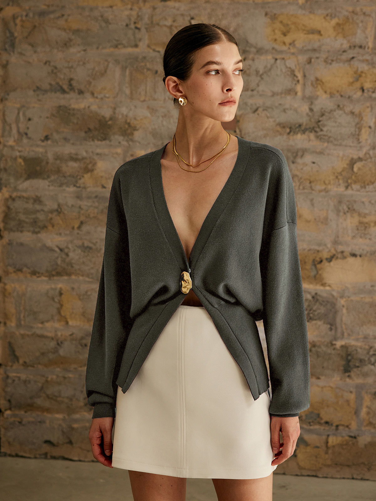 Clarissa – Cardigan with Golden Buttons